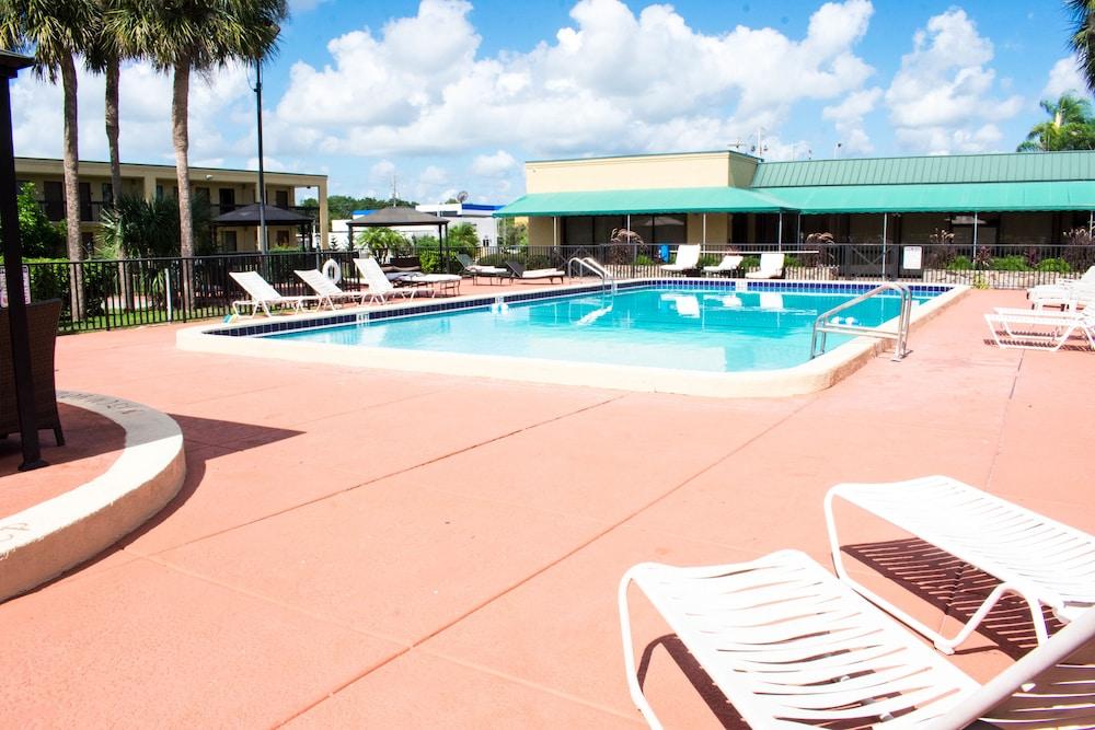 Gardens Hotel 2*