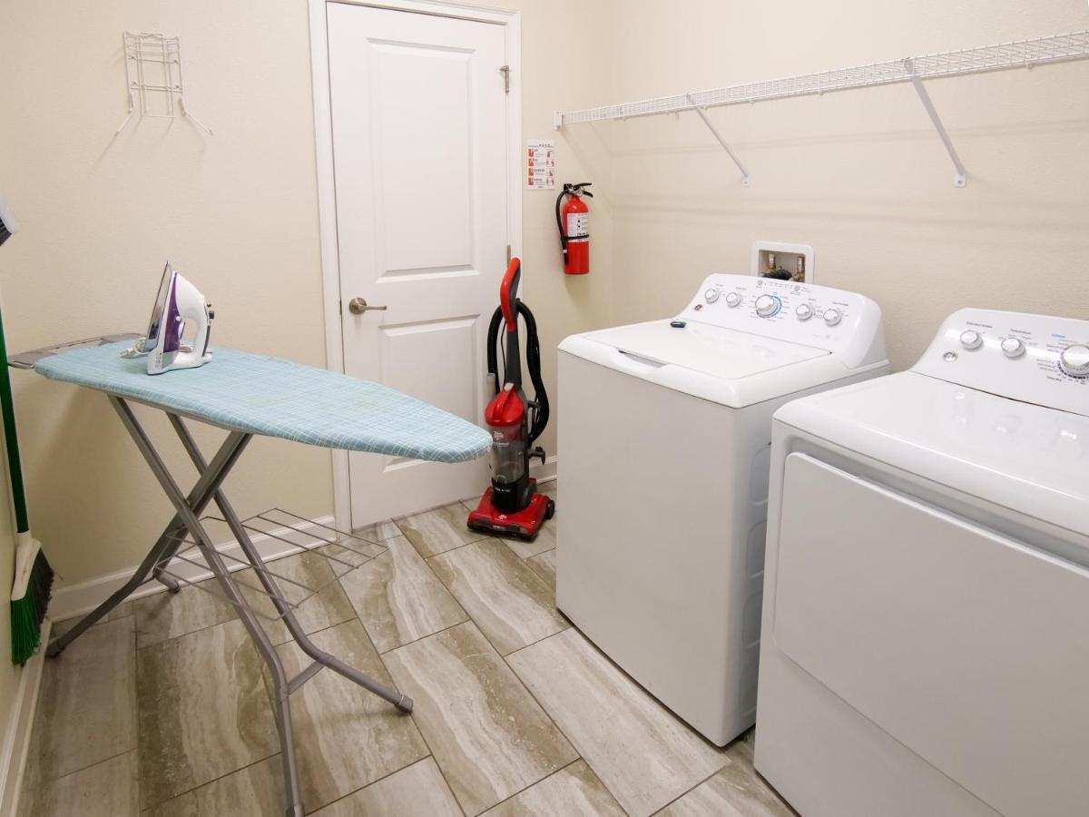 Holiday home 5br 5bath Pvt Bbq Pool 10min 3077ft *