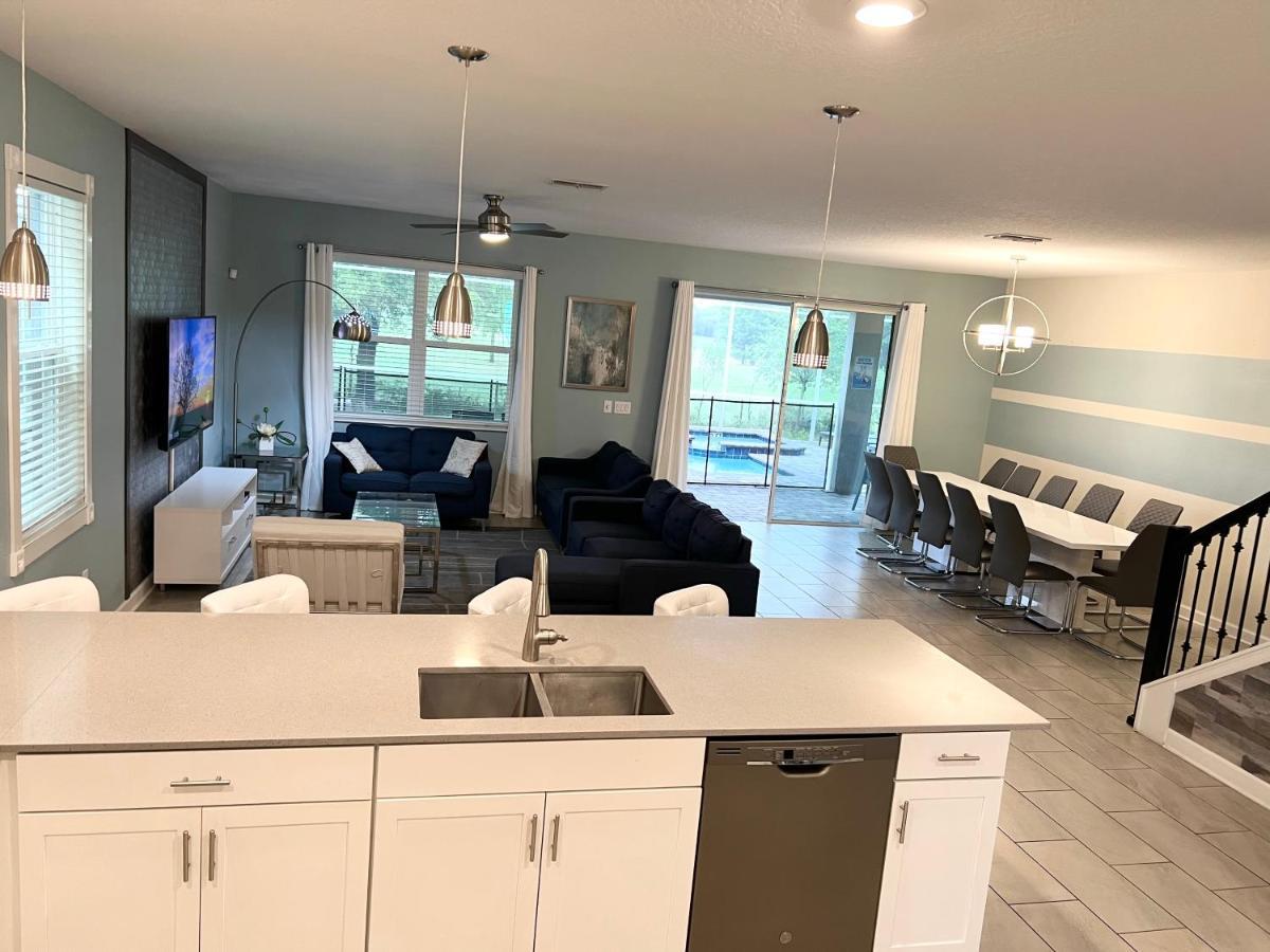 Villa 8 Bedrooms 5 Bathrooms And Theater Room, Golf Course View *
