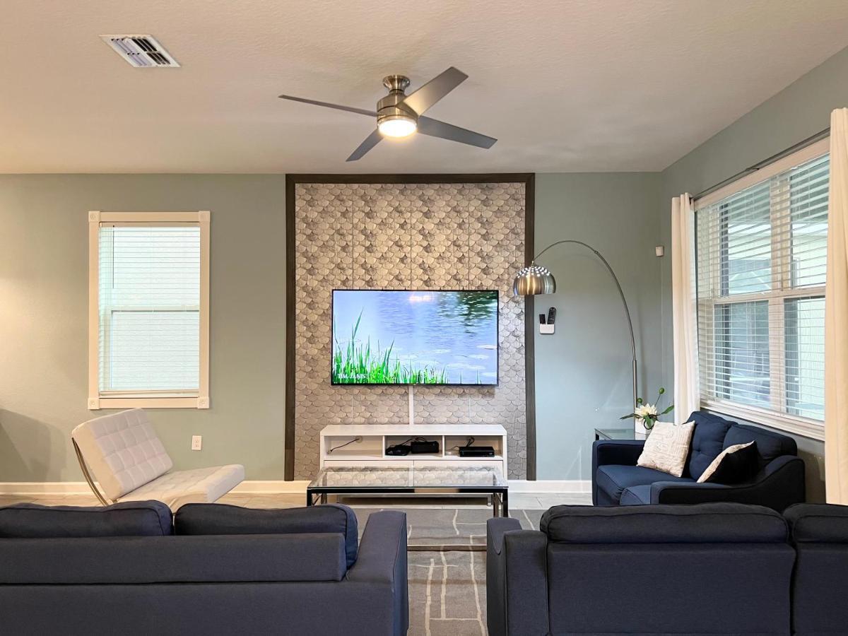Villa 8 Bedrooms 5 Bathrooms And Theater Room, Golf Course View Kissimmee