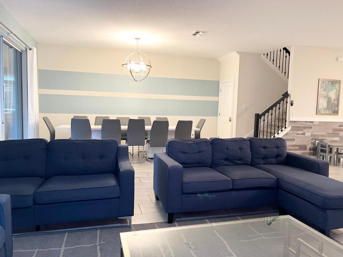 8 Bedrooms 5 Bathrooms And Theater Room, Golf Course View Kissimmee