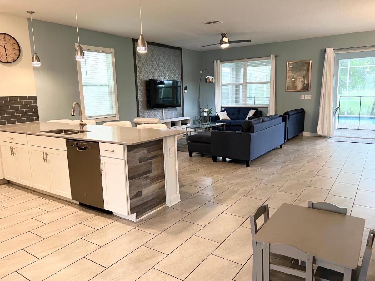 8 Bedrooms 5 Bathrooms And Theater Room, Golf Course View *