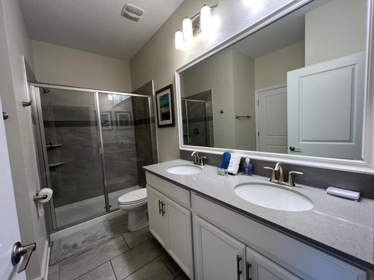 Villa 8 Bedrooms 5 Bathrooms And Theater Room, Golf Course View Kissimmee