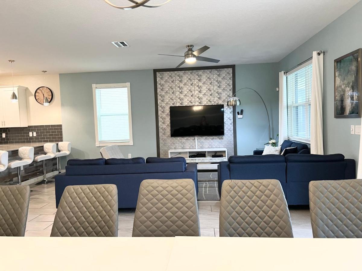 8 Bedrooms 5 Bathrooms And Theater Room, Golf Course View * Kissimmee