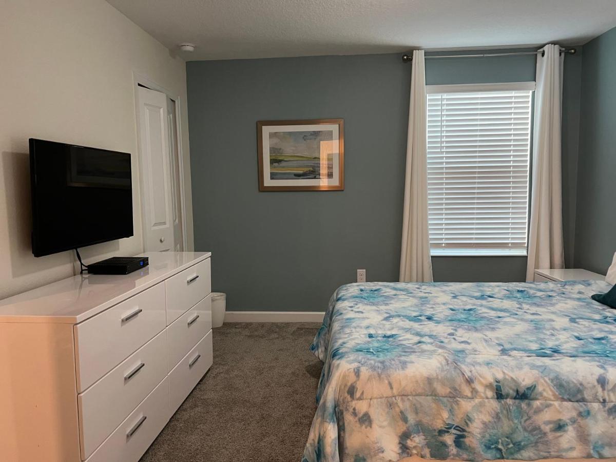 8 Bedrooms 5 Bathrooms And Theater Room, Golf Course View Villa Kissimmee