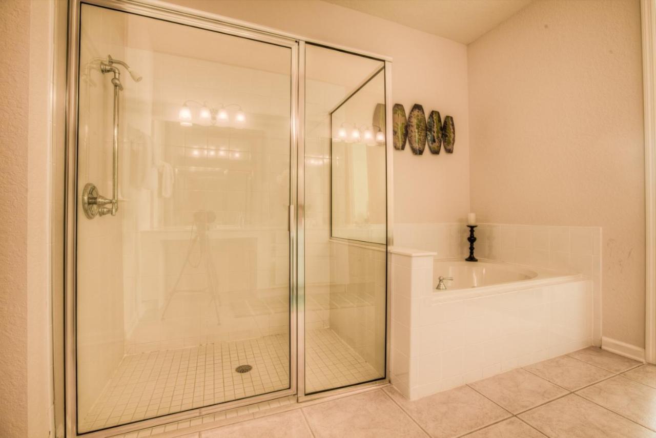 Newly Renovated Lakeview Vista Cay Apartment *