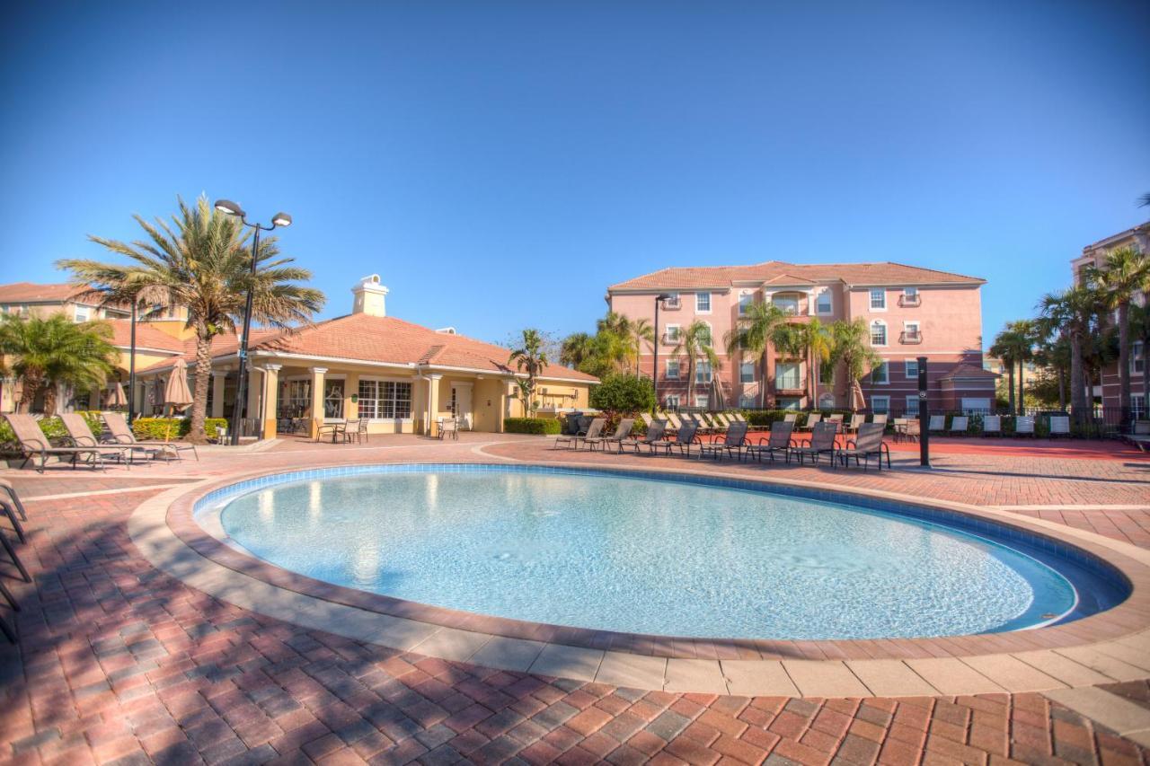 Newly Renovated Lakeview Vista Cay Apartment *