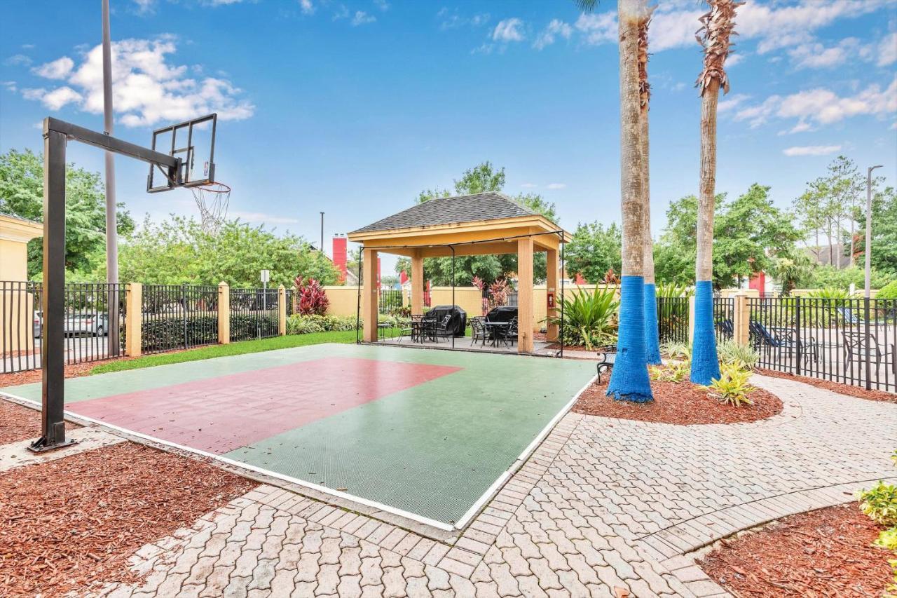 Near Disney - 1br With Two Queen Beds - Pool And Hot Tub * Orlando