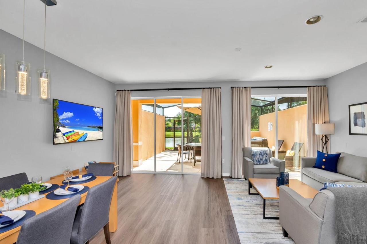 Upscale 2br Lakefront Townhome - Private Hot Tub! Holiday home