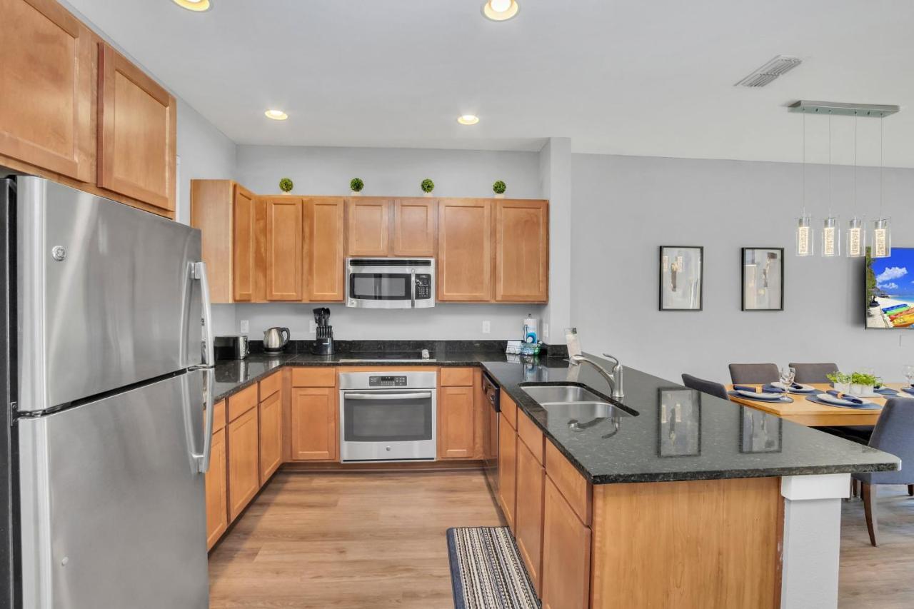 Holiday home Upscale 2br Lakefront Townhome - Private Hot Tub! Orlando