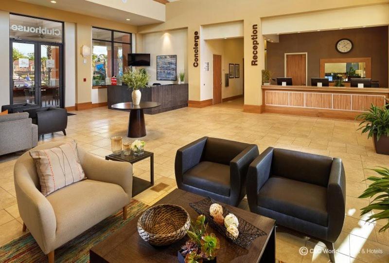 Upscale 2br Lakefront Townhome - Private Hot Tub!