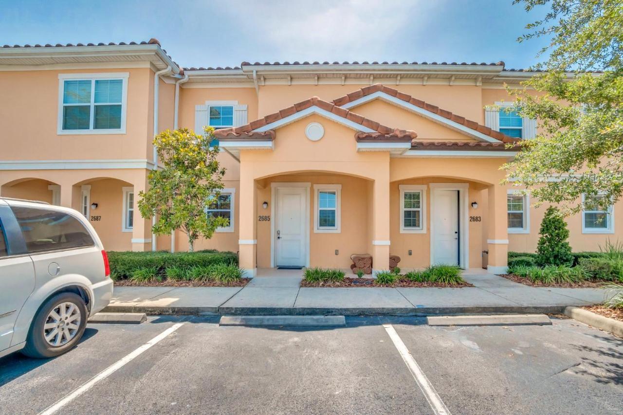 Upscale 2br Lakefront Townhome - Private Hot Tub! Orlando