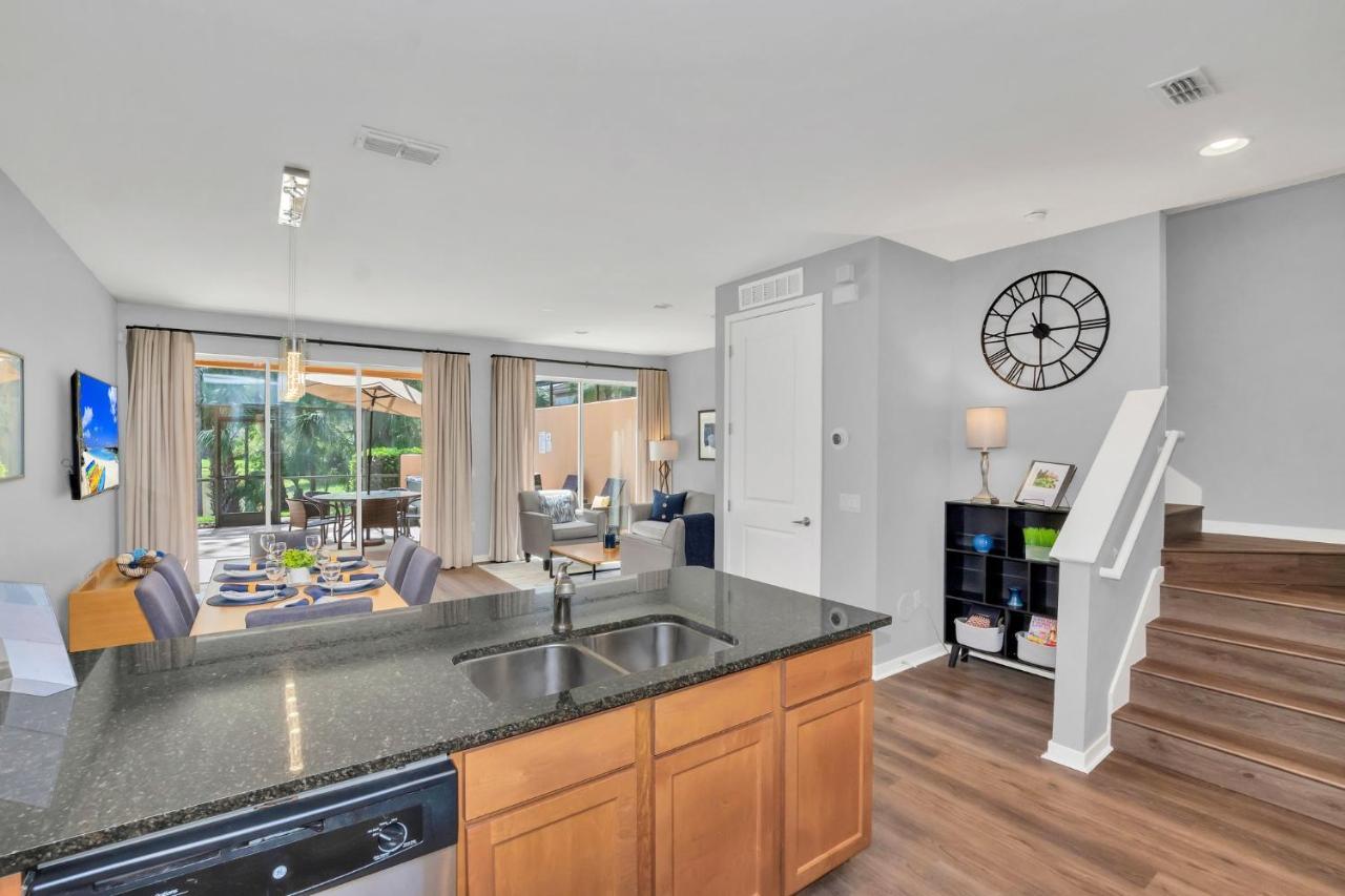 Holiday home Upscale 2br Lakefront Townhome - Private Hot Tub!