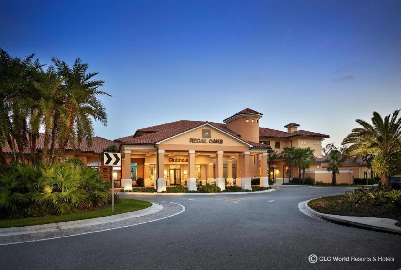 Upscale 2br Lakefront Townhome - Private Hot Tub! Holiday home *
