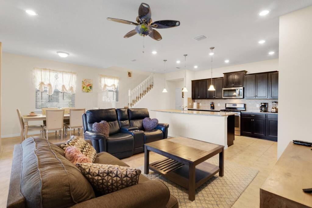 Stunning 5 Bedroom Just Minutes From Disney World! *