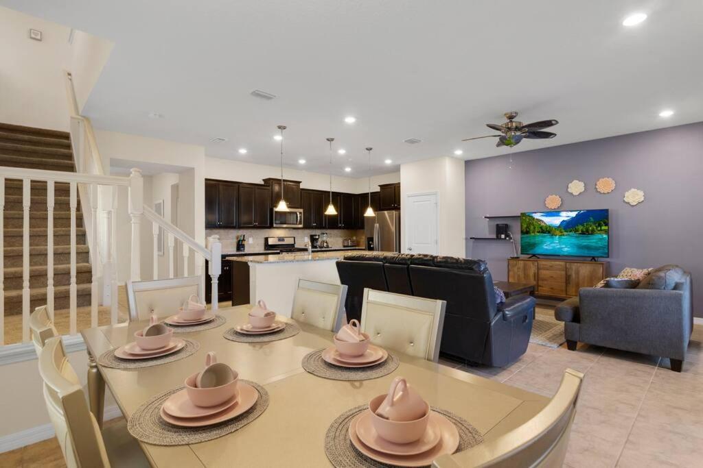 Stunning 5 Bedroom Just Minutes From Disney World! Davenport
