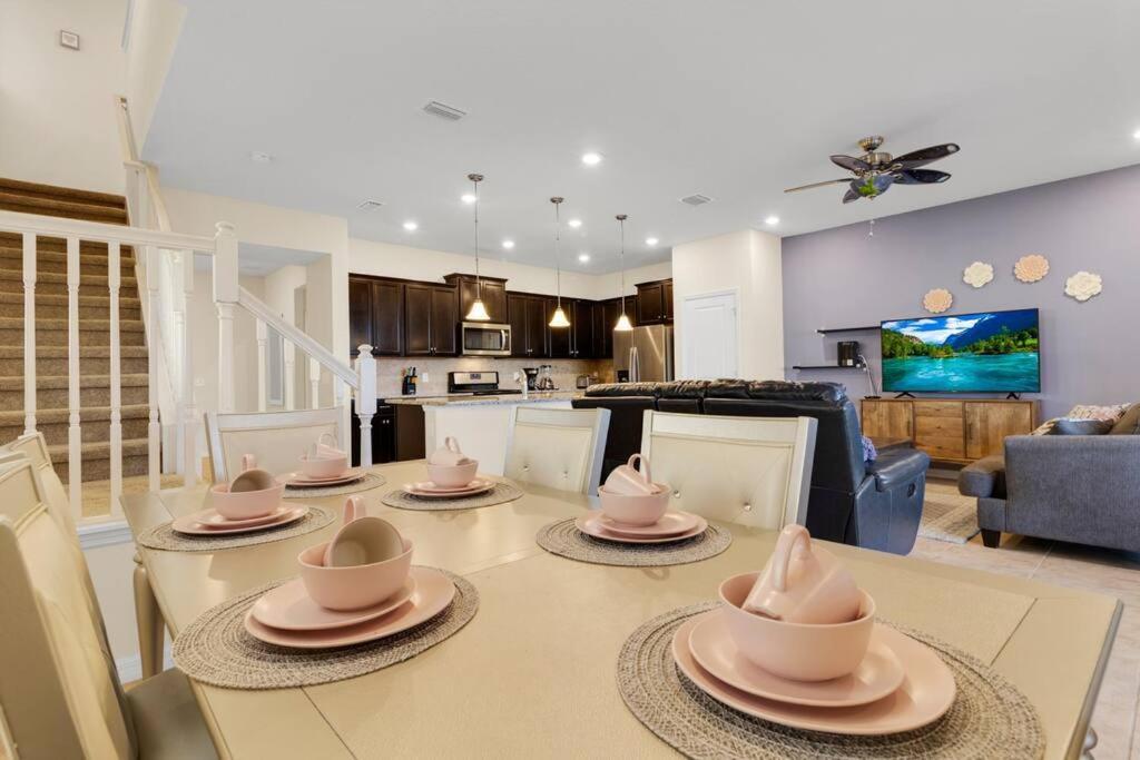 Stunning 5 Bedroom Just Minutes From Disney World! *