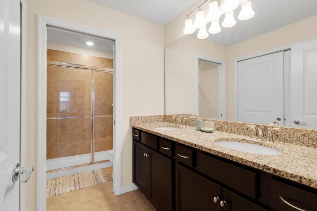 Holiday home Stunning 5 Bedroom Just Minutes From Disney World! *
