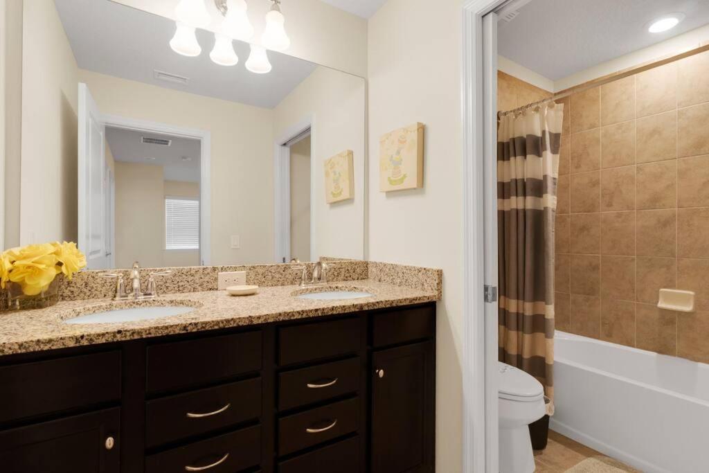 Holiday home Stunning 5 Bedroom Just Minutes From Disney World! Davenport