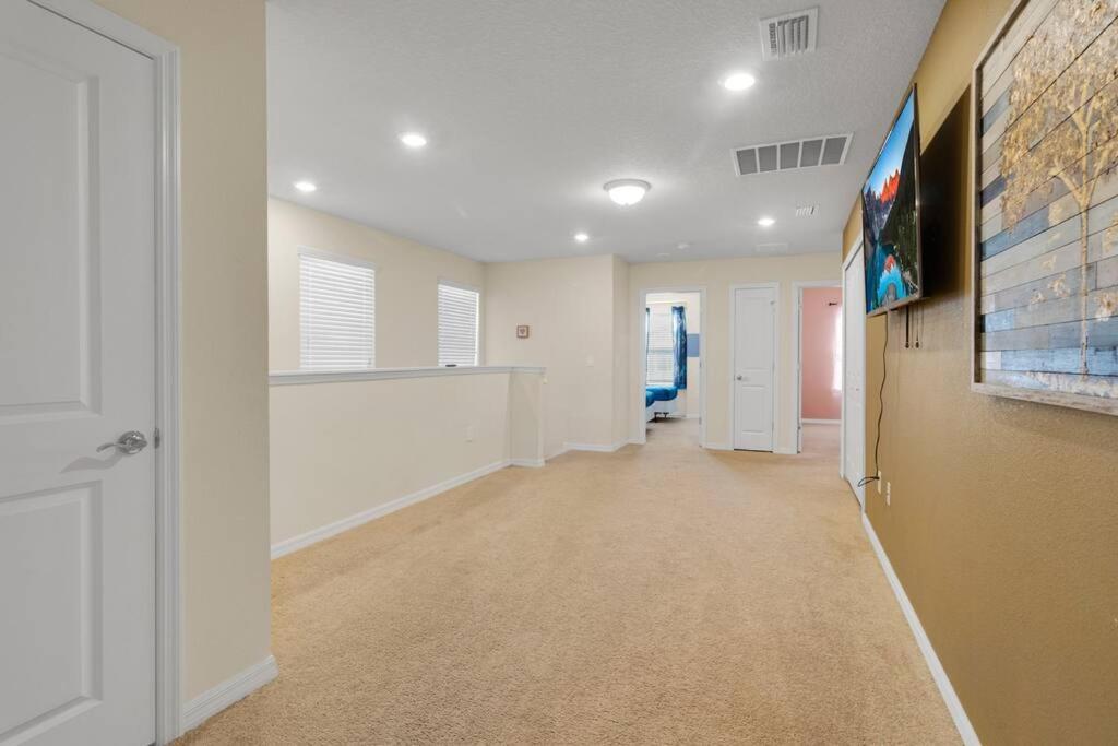 Stunning 5 Bedroom Just Minutes From Disney World! Davenport