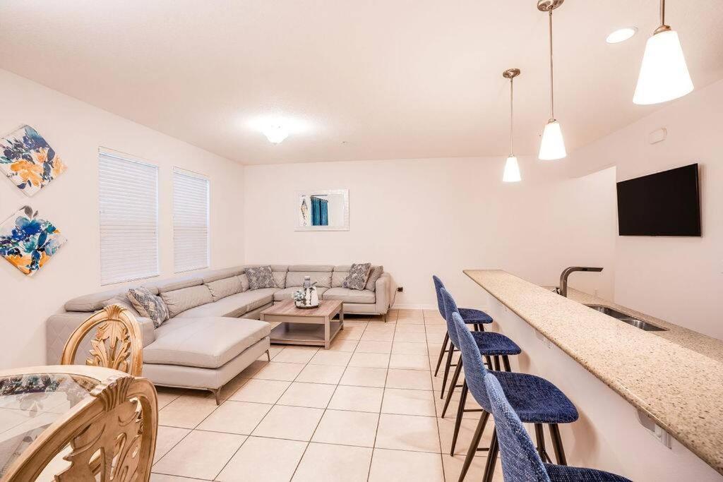 Holiday home East Themed Townhome W/ Pool Access Orlando