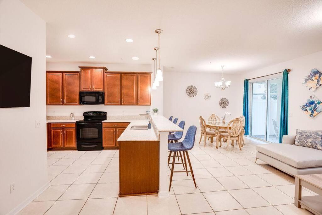 East Themed Townhome W/ Pool Access Holiday home