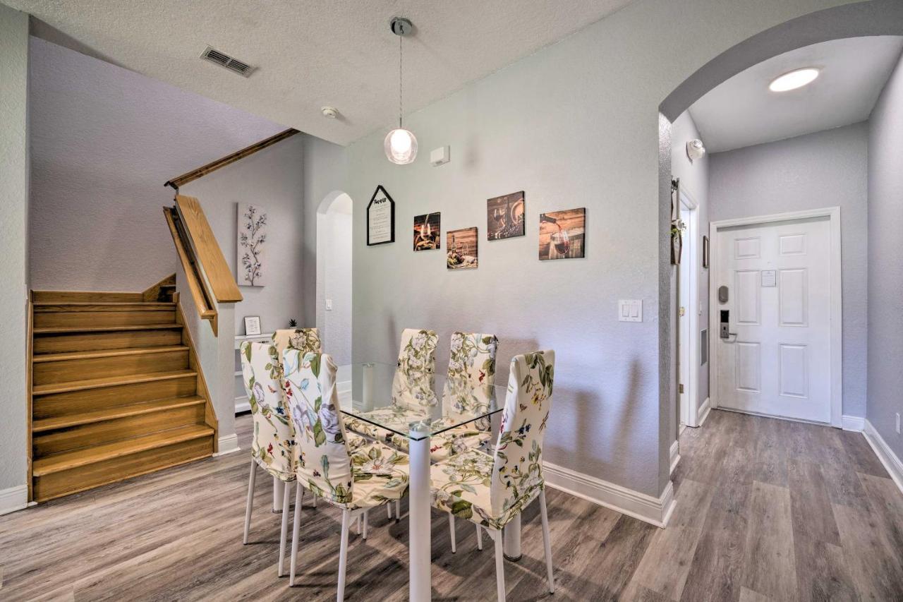 Sunny Townhome About 9 Mi To World!