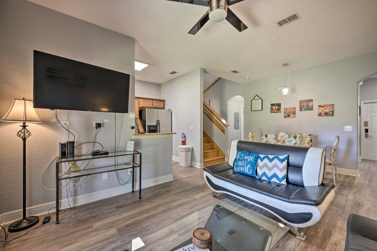 Sunny Townhome About 9 Mi To World! Holiday home Davenport