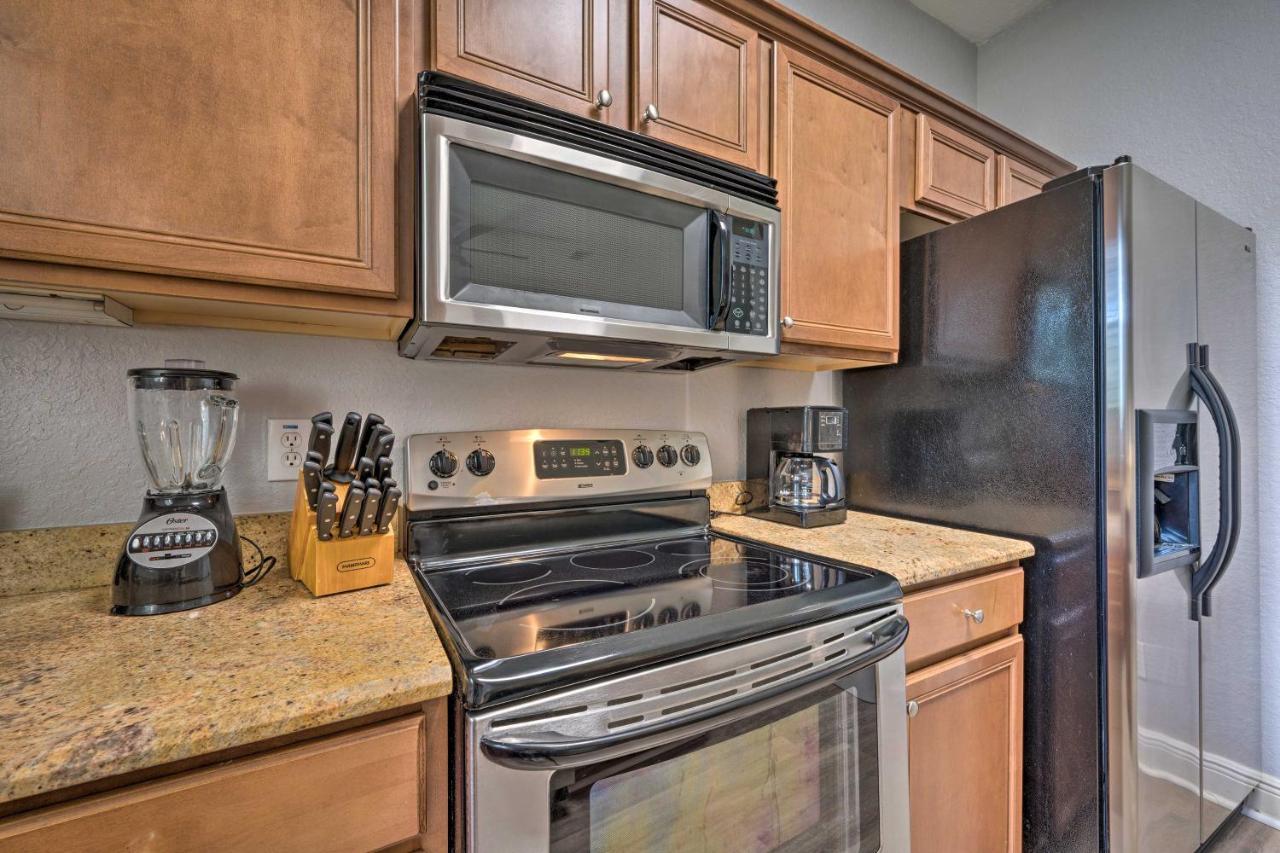 Sunny Townhome About 9 Mi To World!