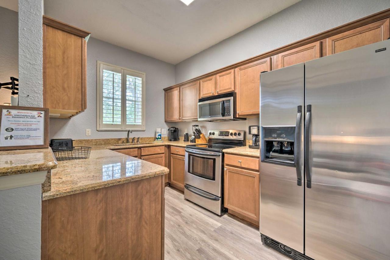 Sunny Townhome About 9 Mi To World!