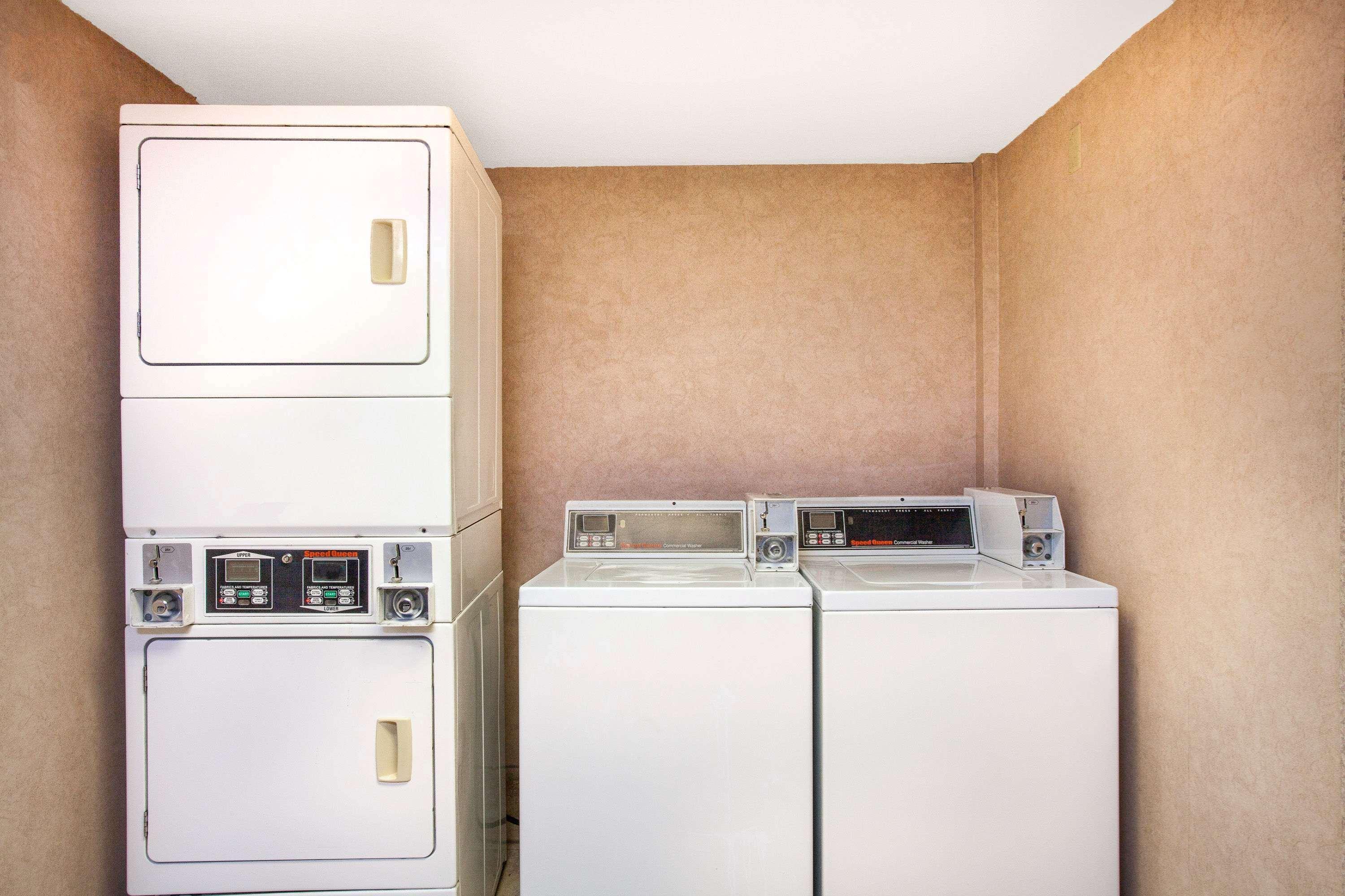 Ramada By Wyndham Florida Mall Hotel 3*