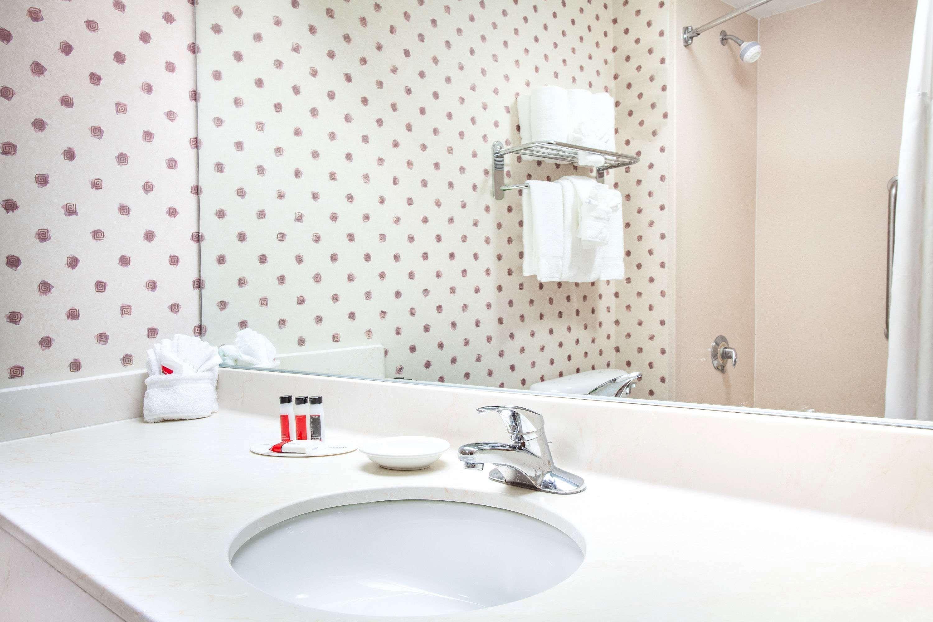Ramada By Wyndham Florida Mall Hotel