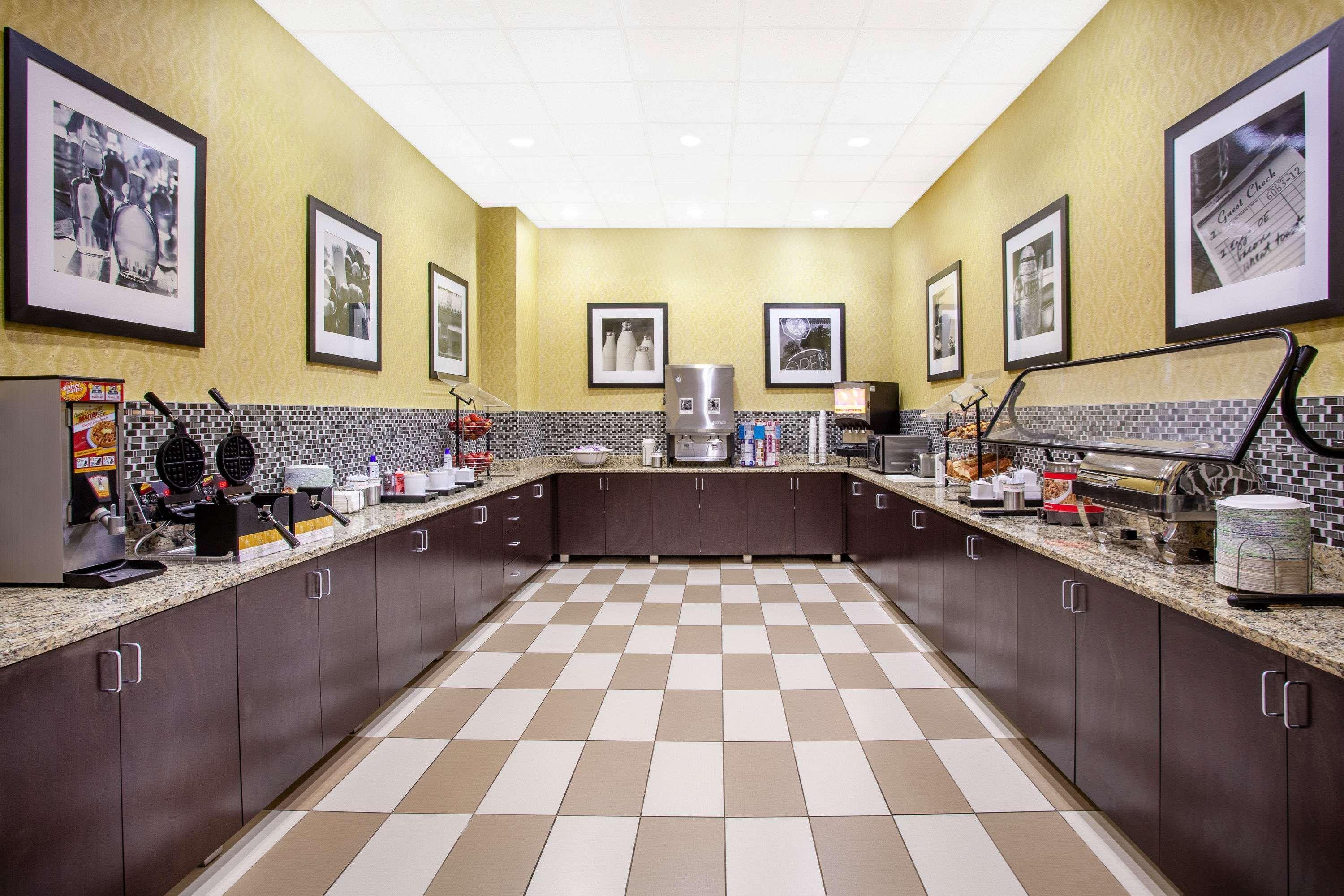 Hotel Ramada By Wyndham Florida Mall 3*