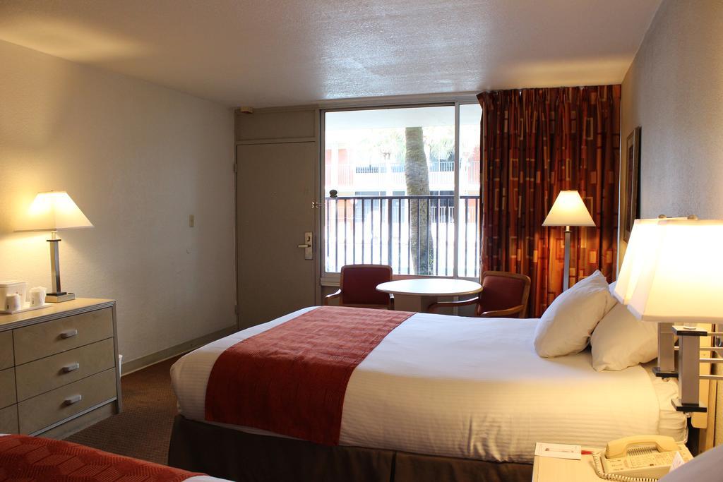 Ramada By Wyndham Kissimmee Gateway - Free Theme Park Shuttle Hotel 3*