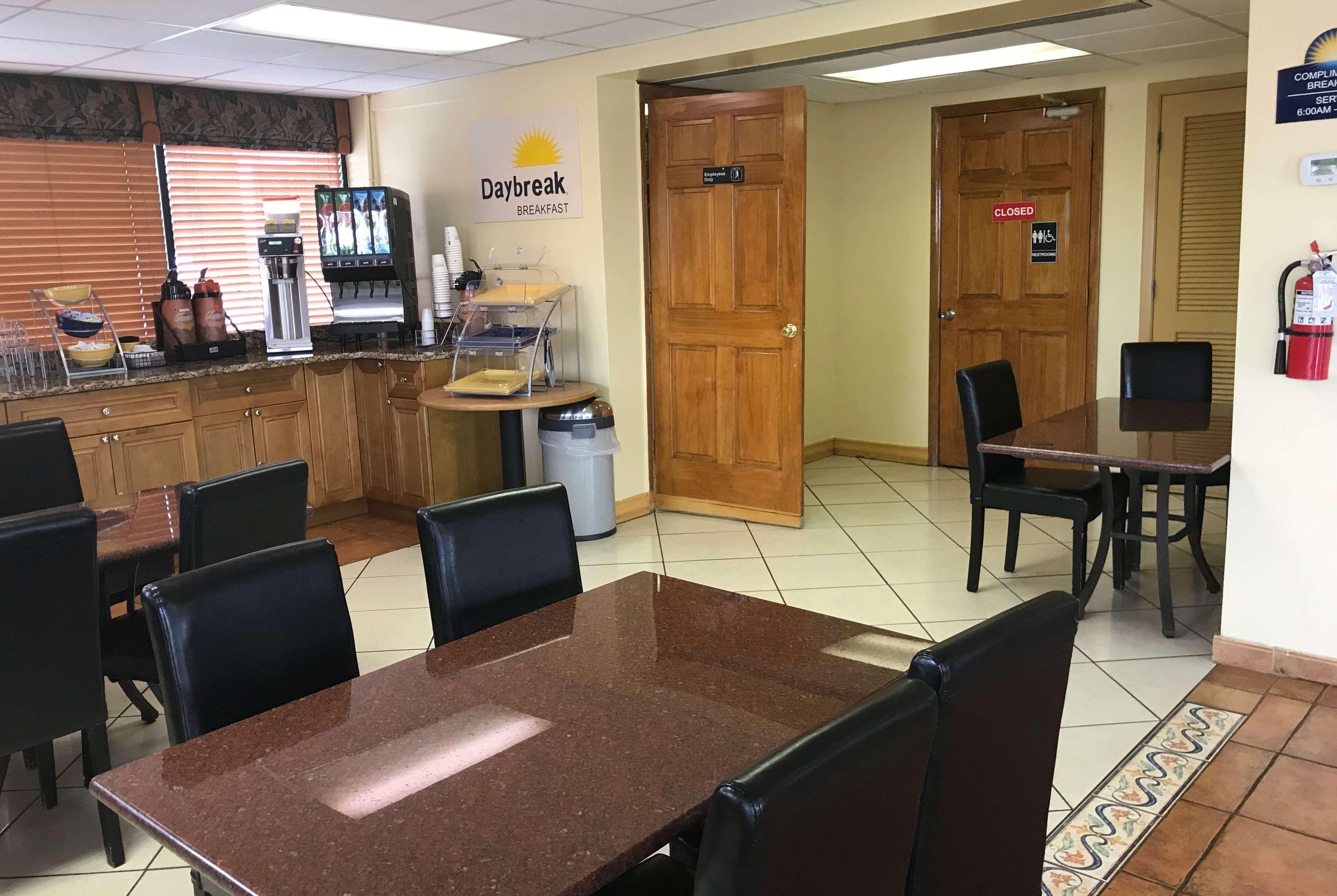 Rodeway Davenport-champions Gate Inn