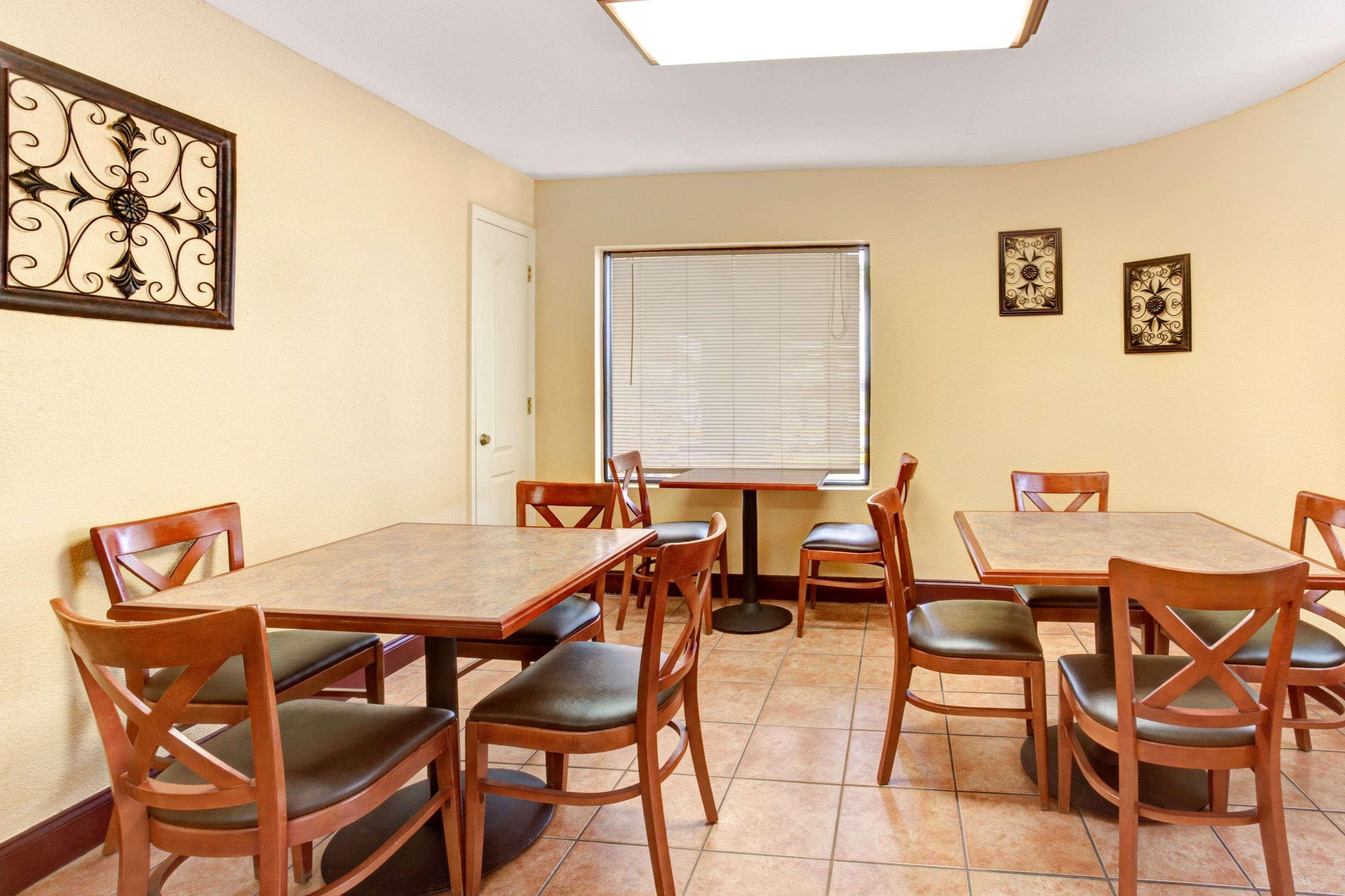 Days By Wyndham West Hotel Kissimmee