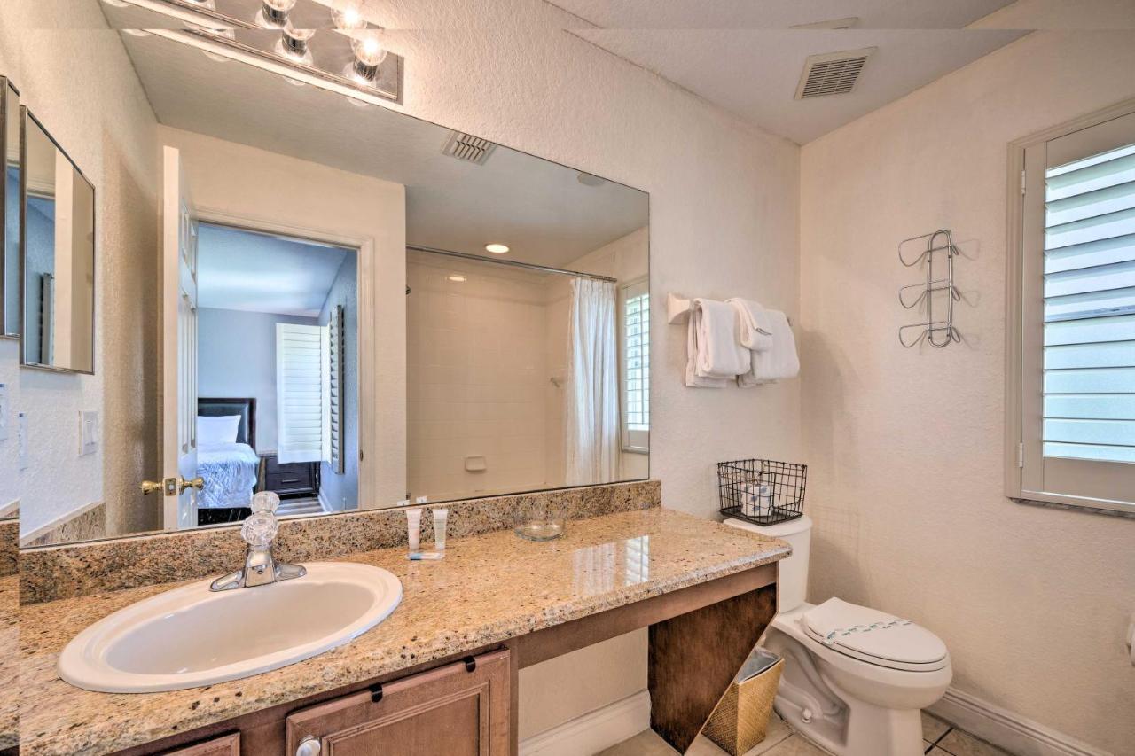 Holiday home Sunny Townhome About 9 Mi To World! *