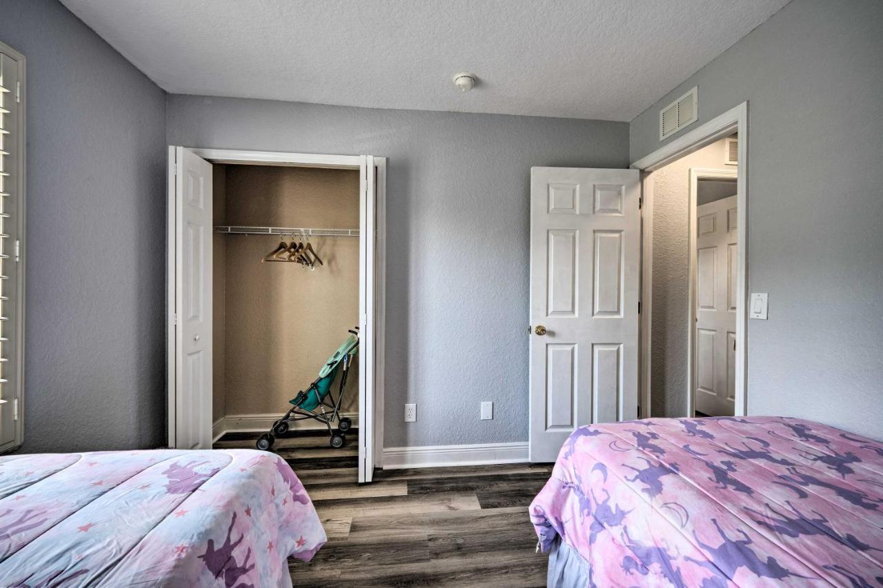 Holiday home Sunny Townhome About 9 Mi To World! *