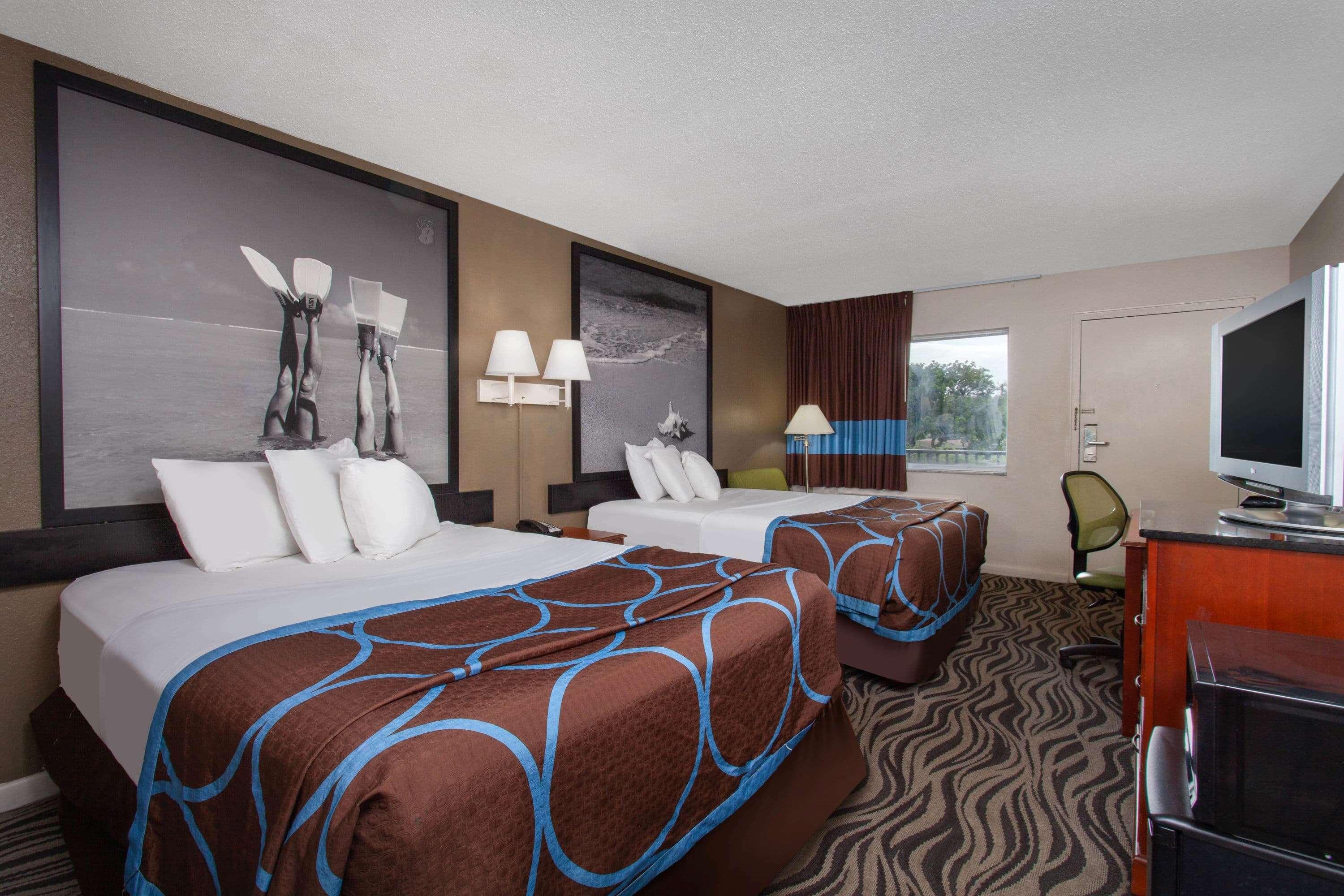 Super 8 By Wyndham Motel