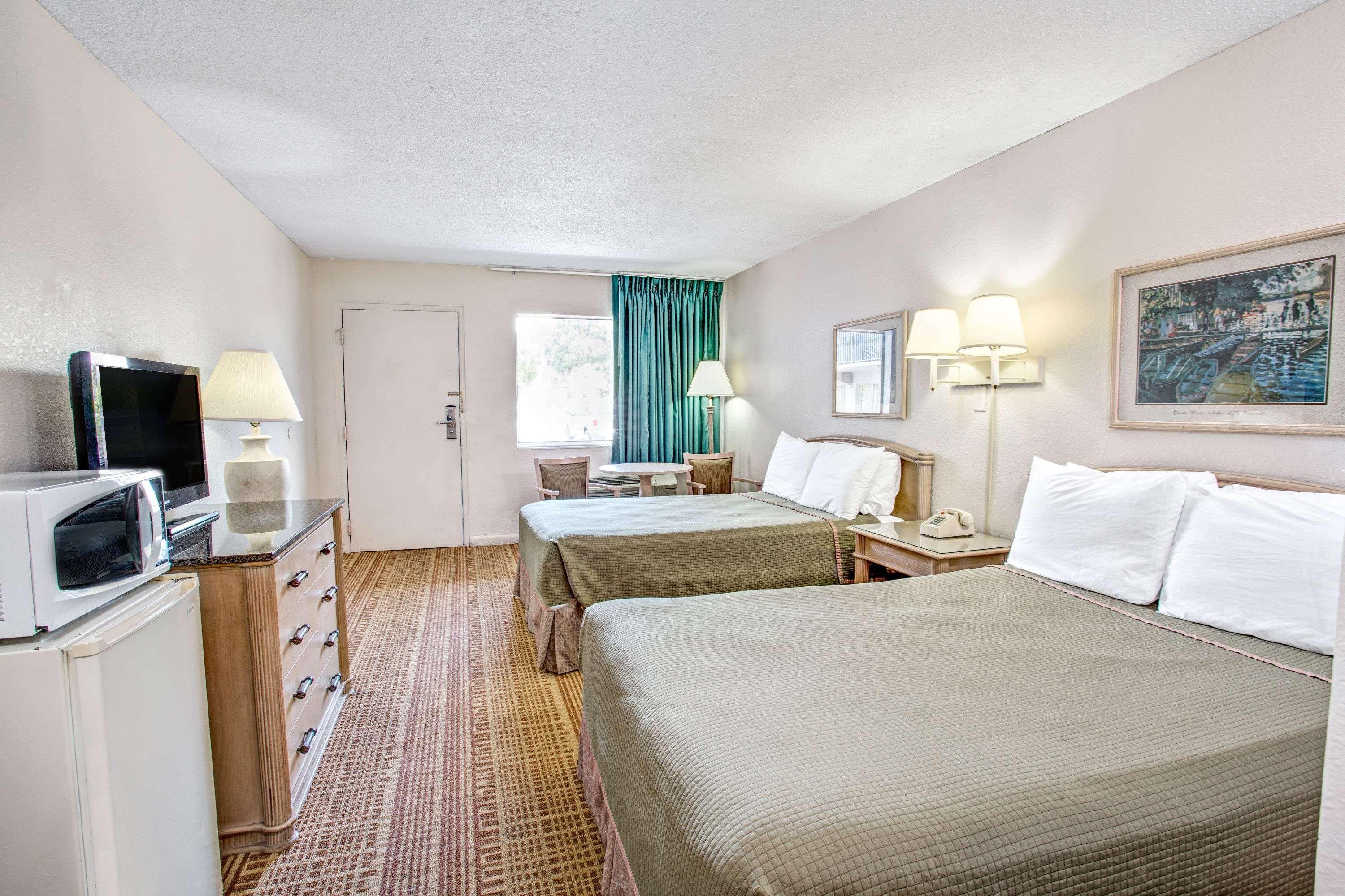 Super 8 By Wyndham 2*