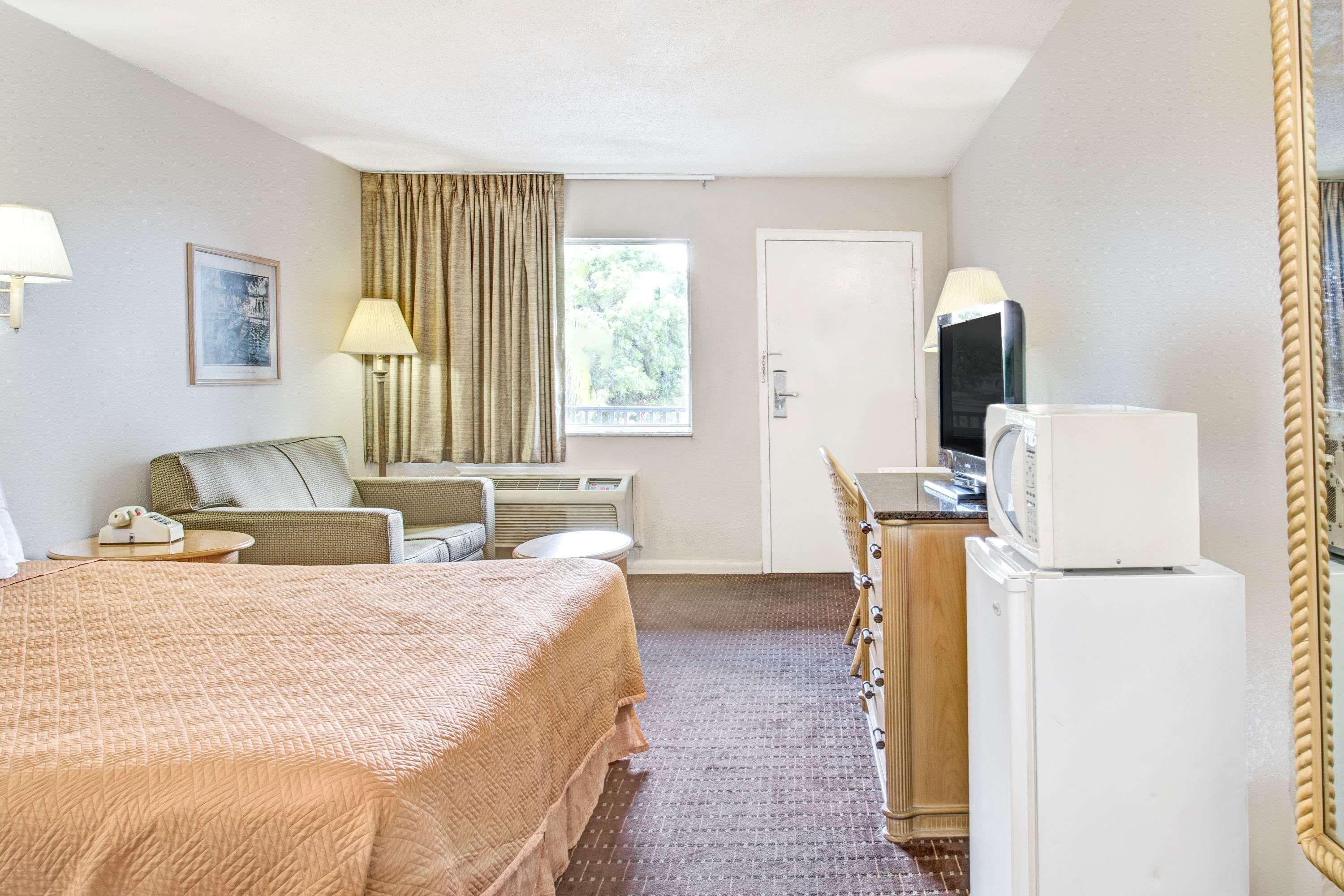 Motel Super 8 By Wyndham 2*