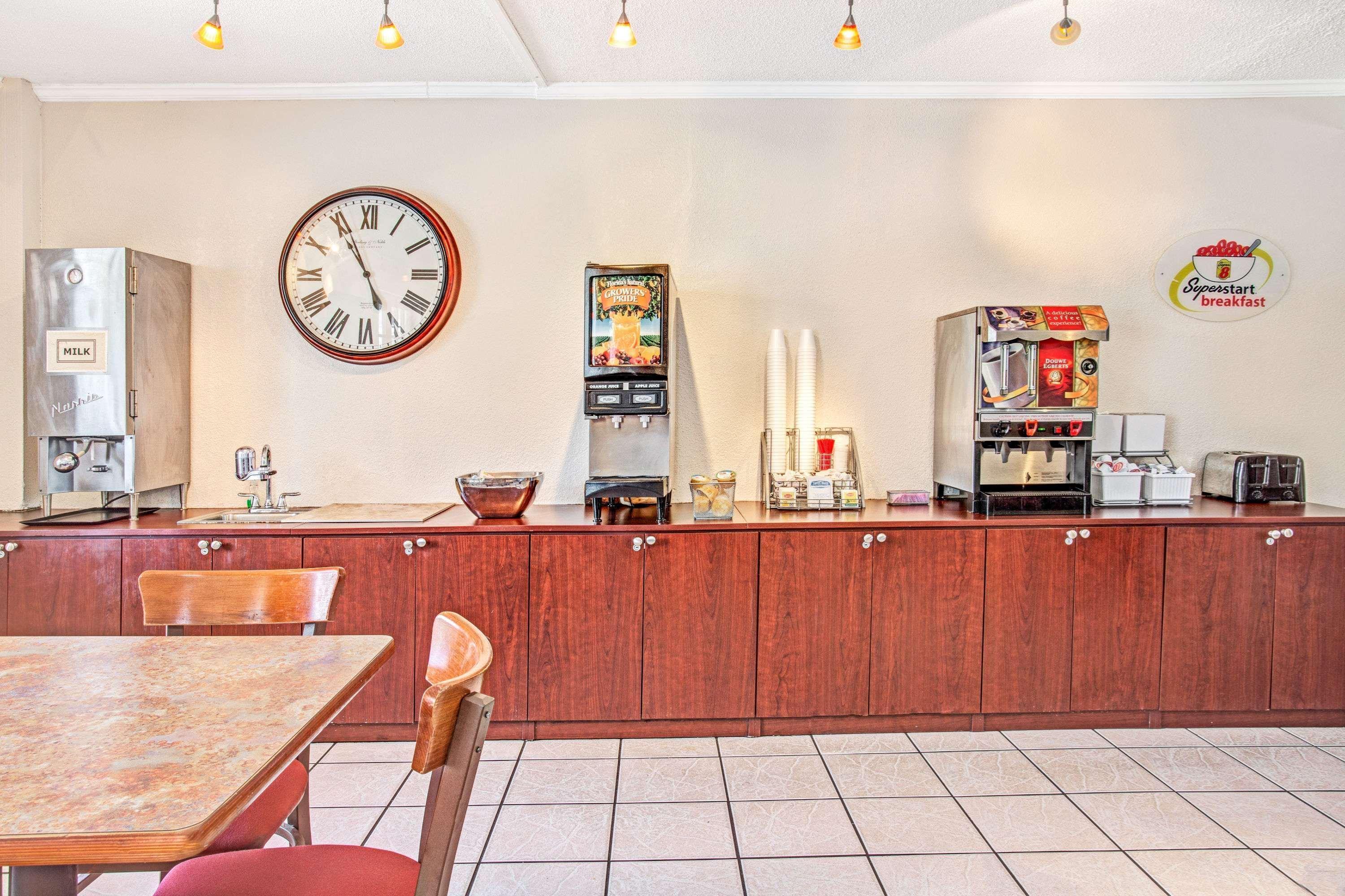 Motel Super 8 By Wyndham