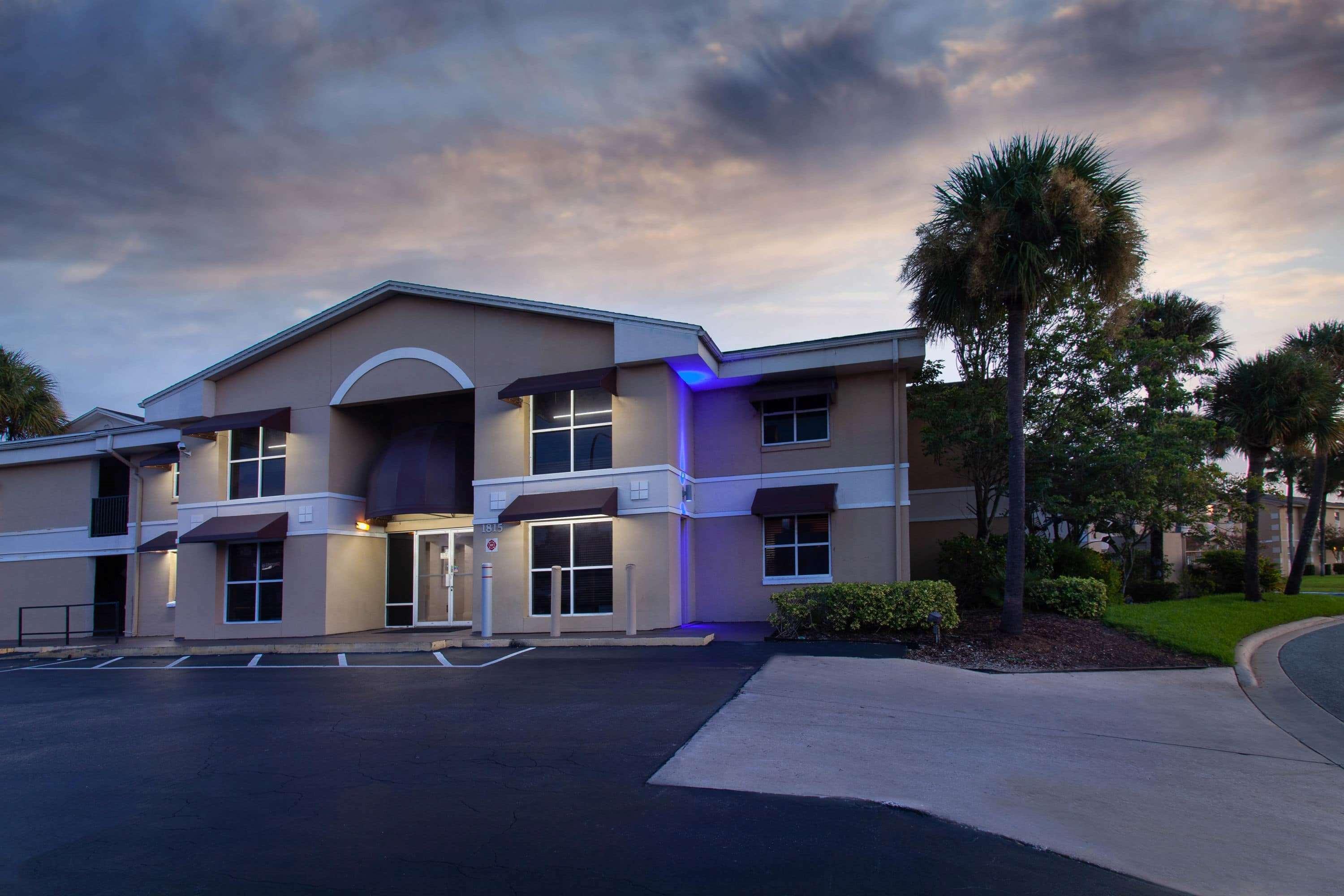 Super 8 By Wyndham Motel