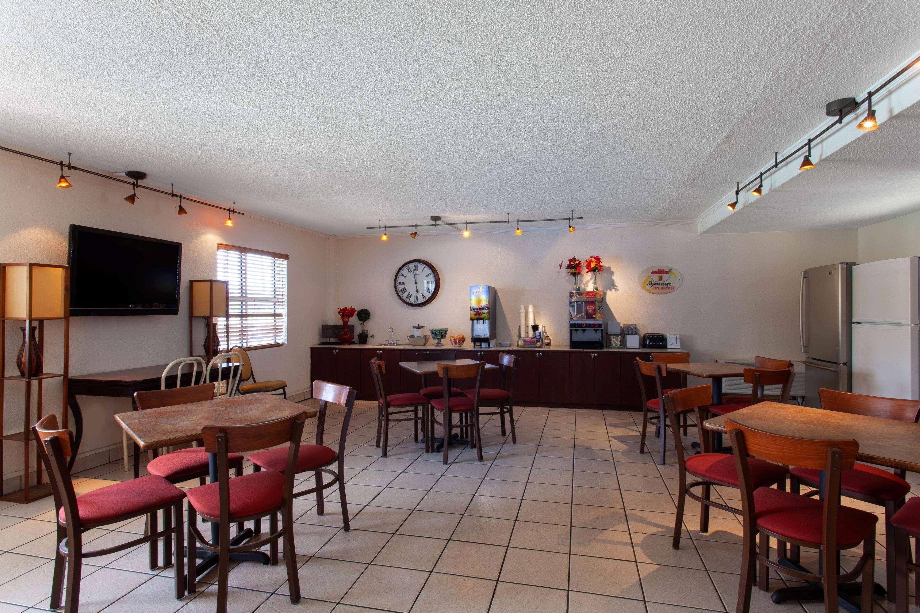 Super 8 By Wyndham Kissimmee