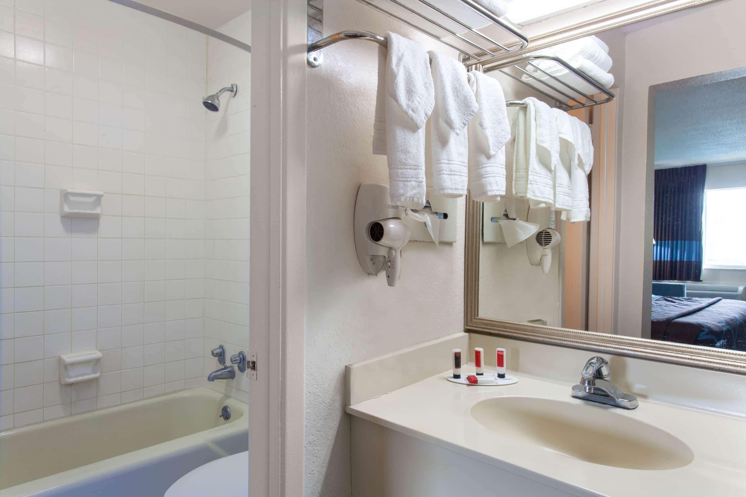 Super 8 By Wyndham Motel 2*