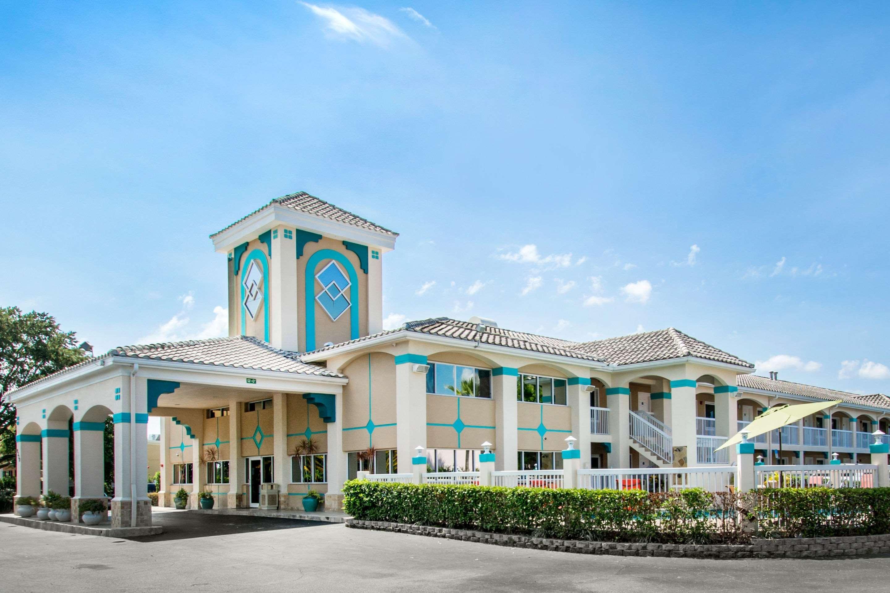 Quality Clermont West Hotel 2*