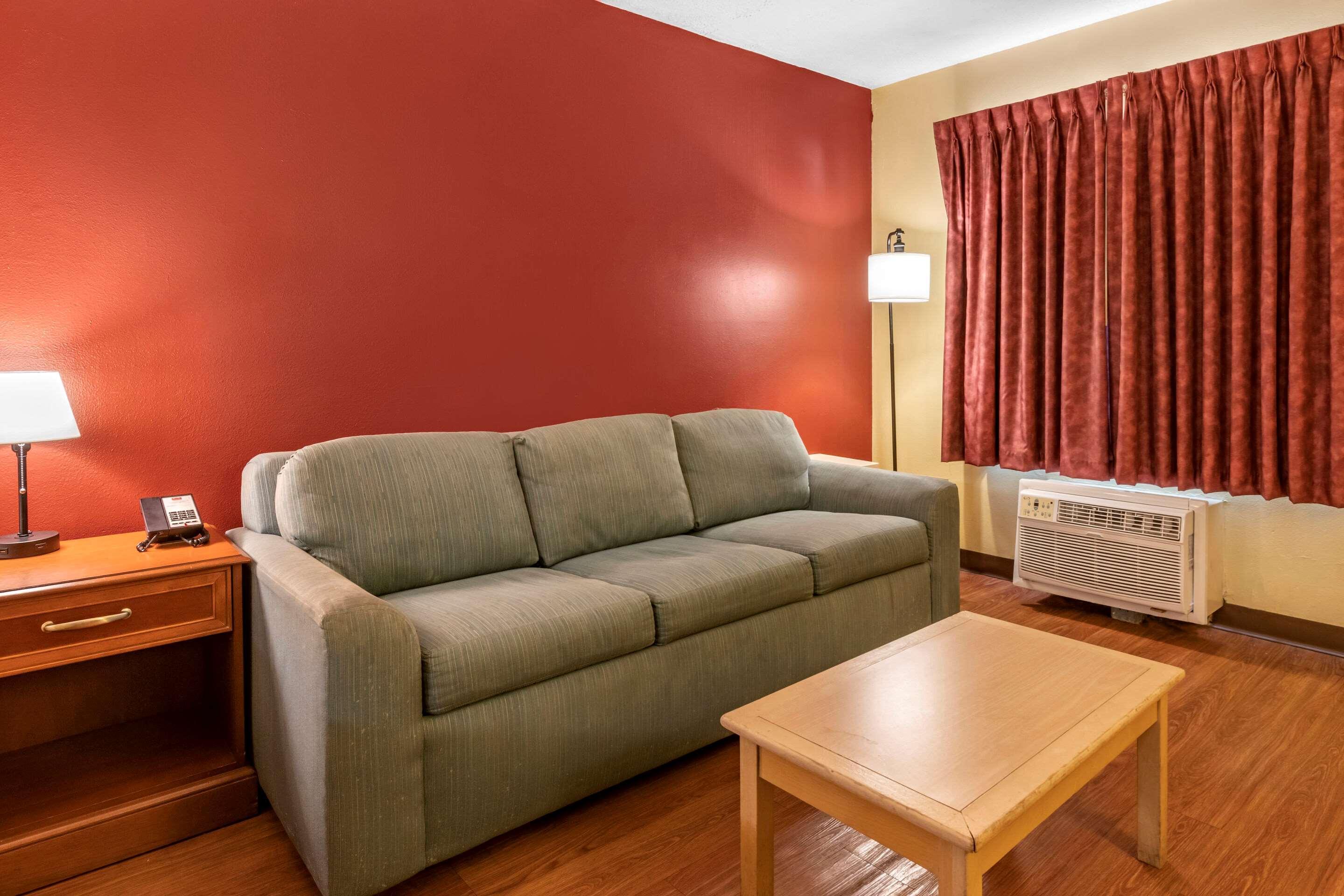 Econo & Maingate Hotel