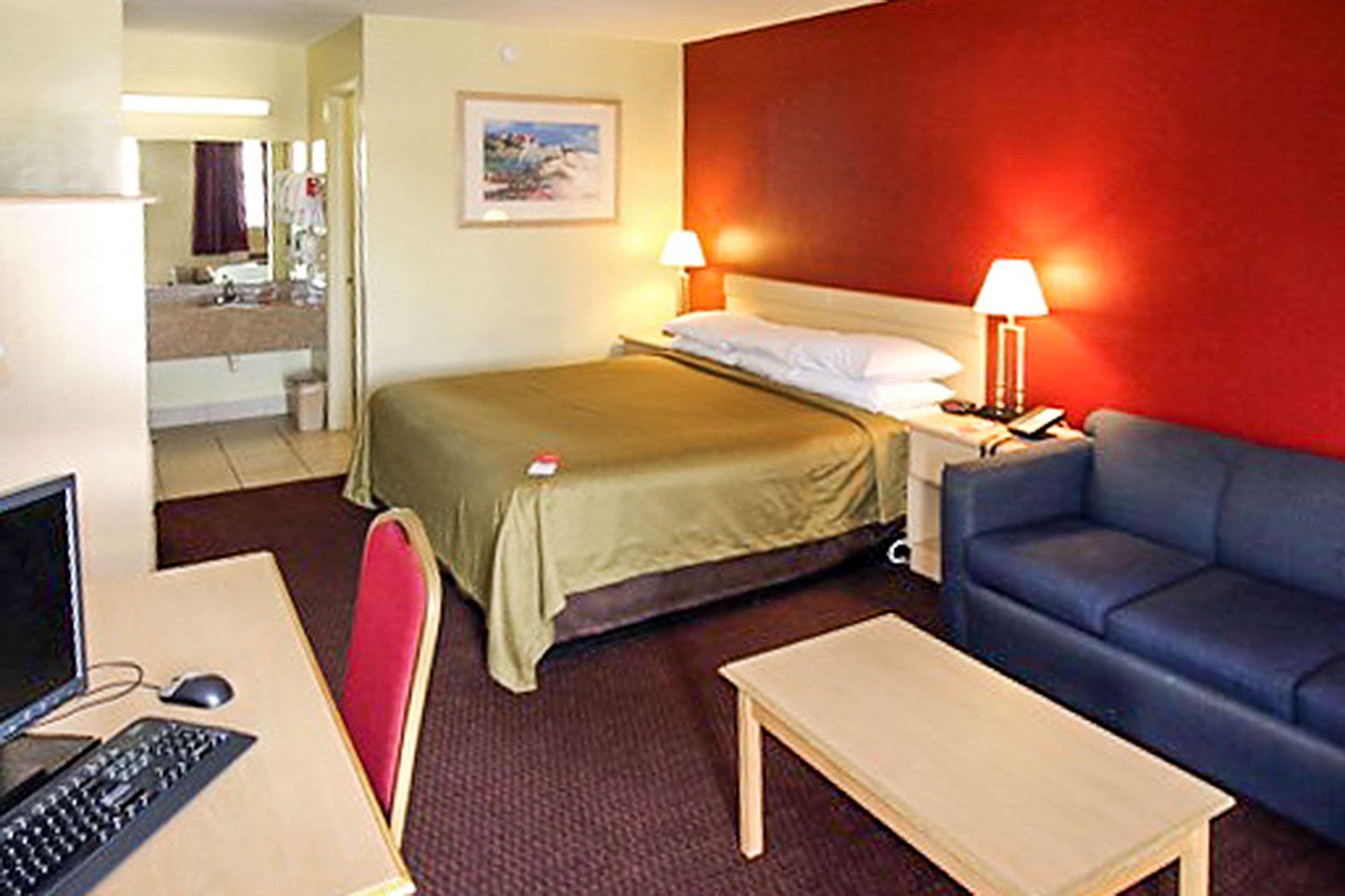 Hotel Econo & Maingate 2*