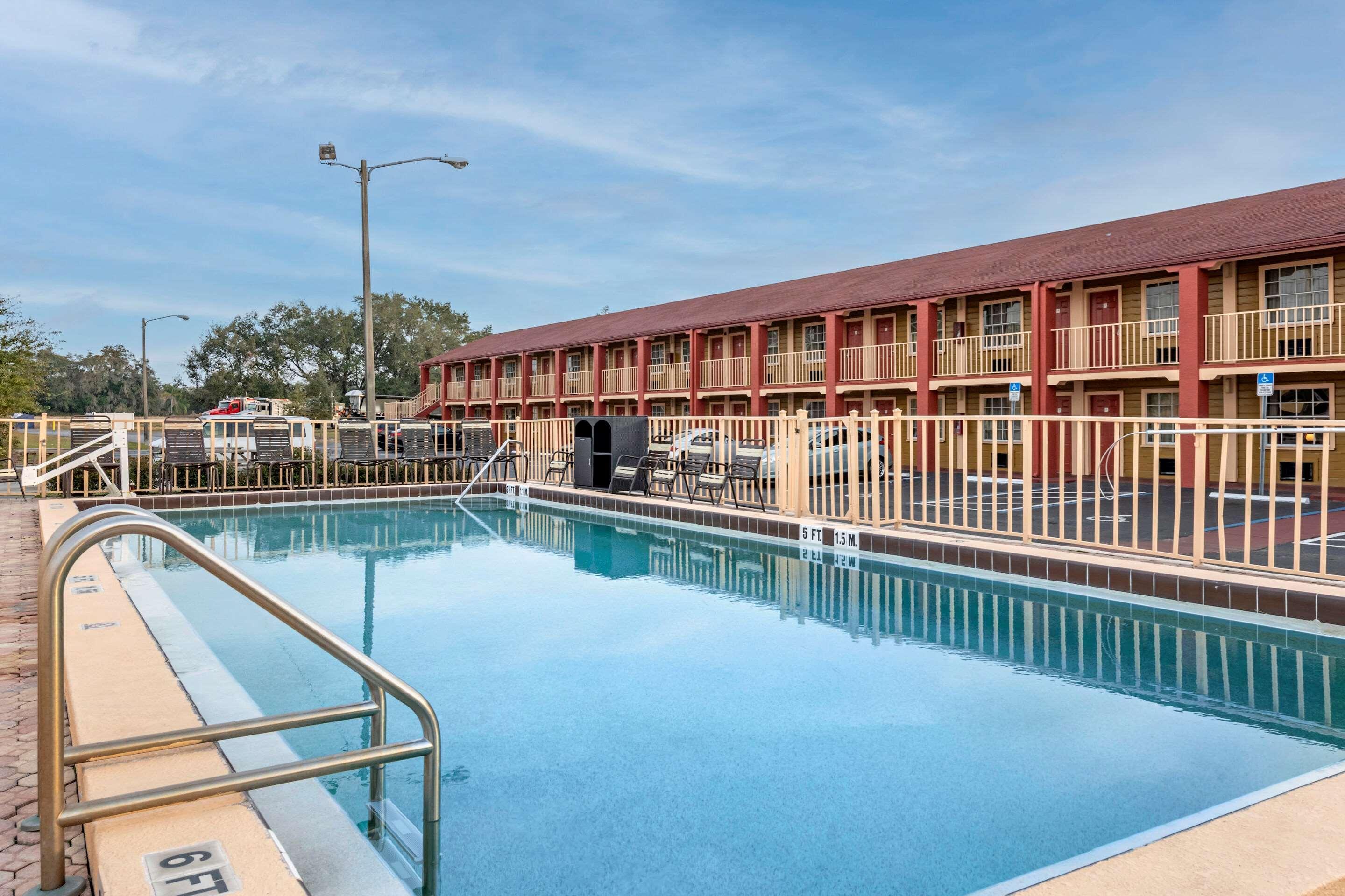 Hotel Econo & Maingate 2*