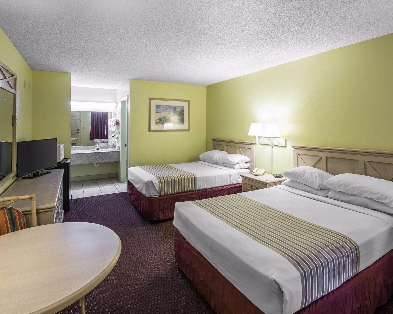 Econo & Maingate Hotel